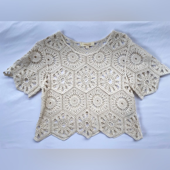 Beautiful Crochet Knit Short Sleeve Crop Shirt - Rebellion - Small - Picture 1 of 7